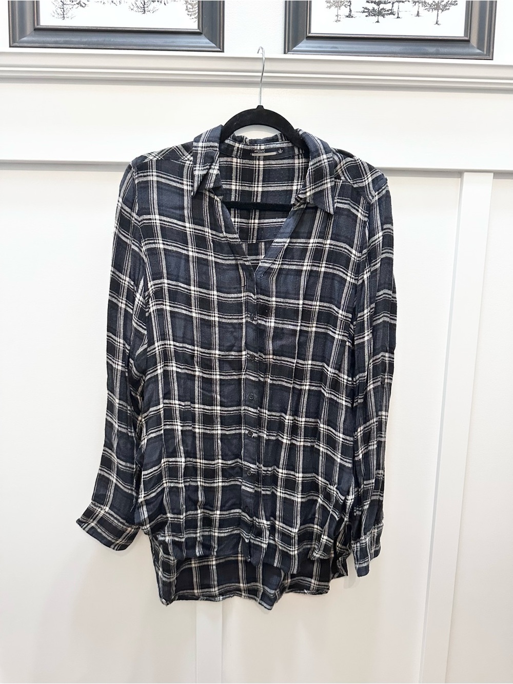 Silver Jeans Co. Navy & White Plaid Button-Up Shirt Woman’s Size Large